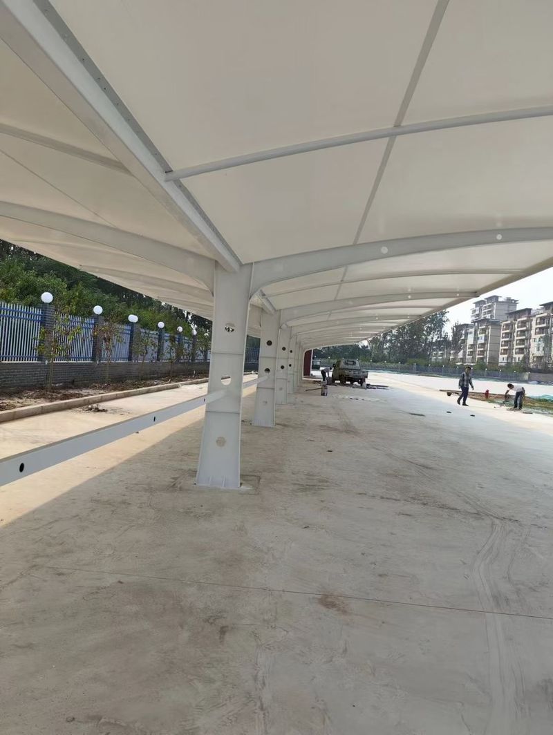 尚泉廣場三個小帽口，汽車充電樁車棚順利完工